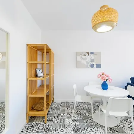 Apartament Regina Gardens Coastal Charm