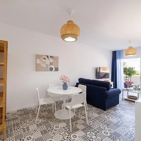 Apartament Regina Gardens Coastal Charm *